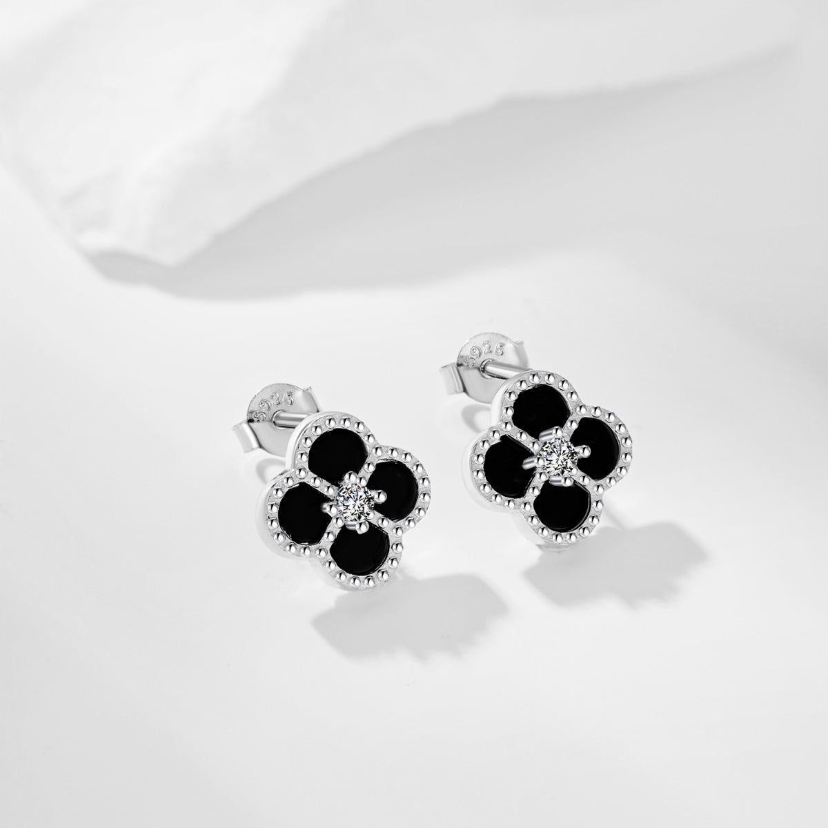 [Rose Tomorrow]Four-Leaf Clover Flower Shape Exquisite Earrings