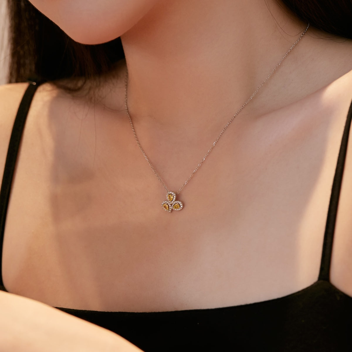 [Rose Tomorrow]Elegant Flower Shape Pear Cut Necklace