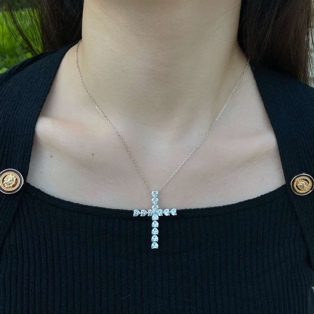 [Rose Tomorrow]Radiant Cross Shape Necklace