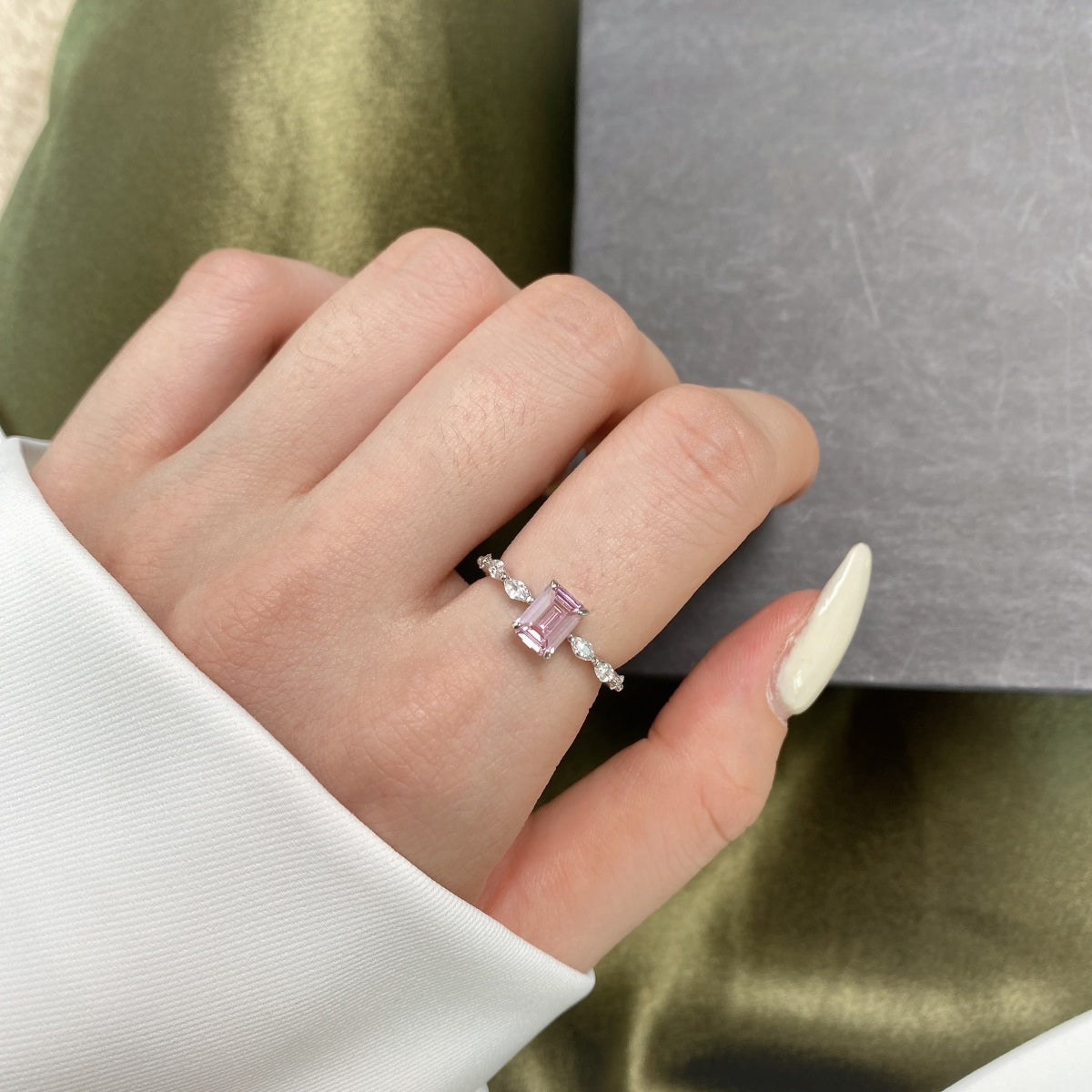 [Rose Tomorrow]1.0 Carat Dainty Resplendent Radiant Cut Daily Ring