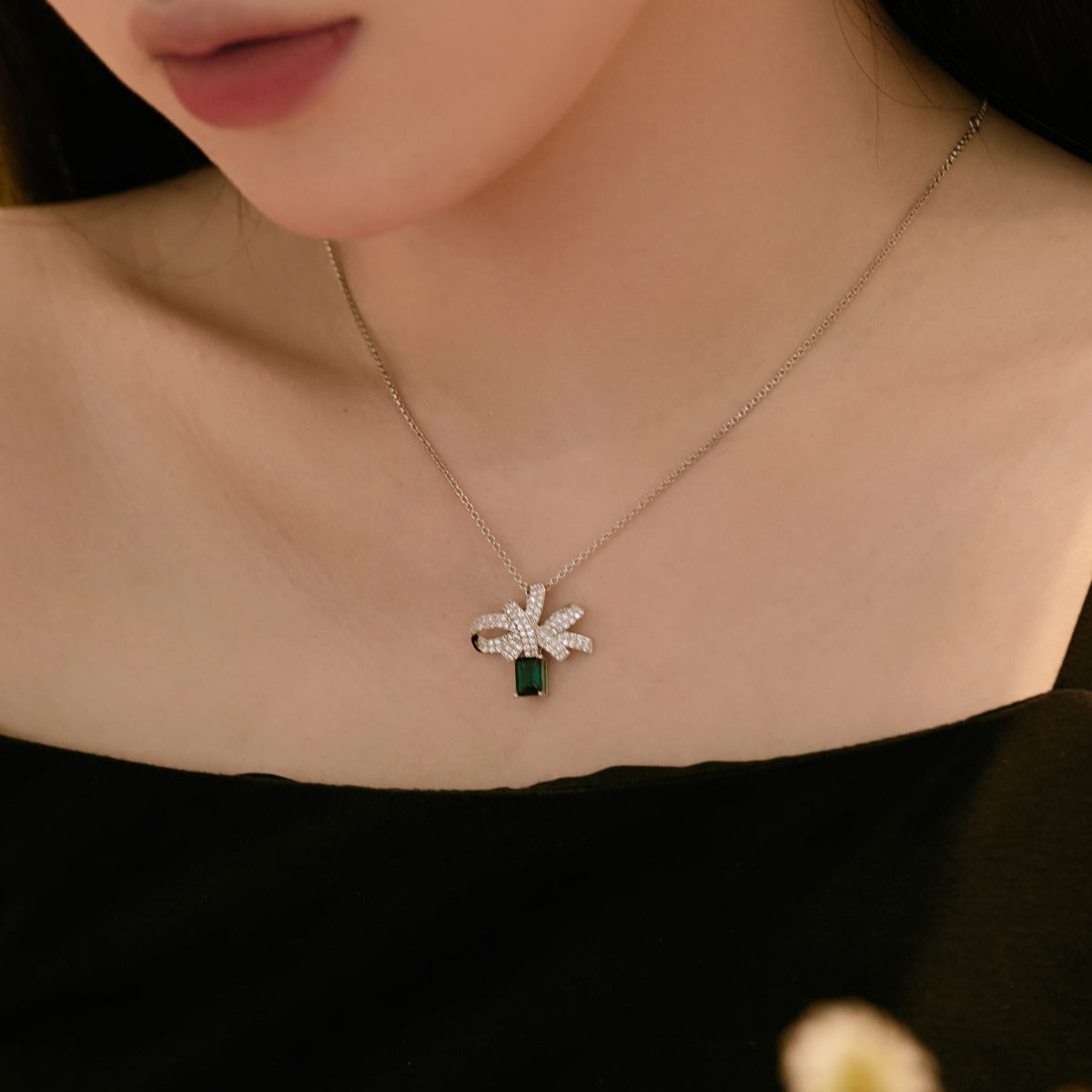 [Rose Tomorrow]Luxurious Flower Shape Emerald Cut Necklace