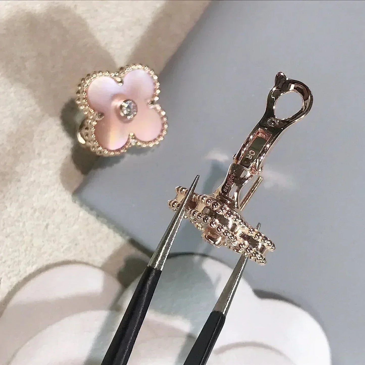 [Rose Tomorrow]CLOVER MEDIUM 1 MOTIFS  PINK MOP DIAMOND EARRINGS