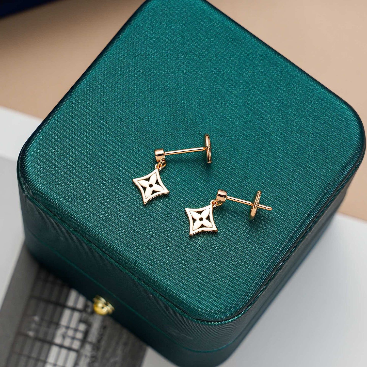 [Rose Tomorrow]STAR EARRINGS GOLD