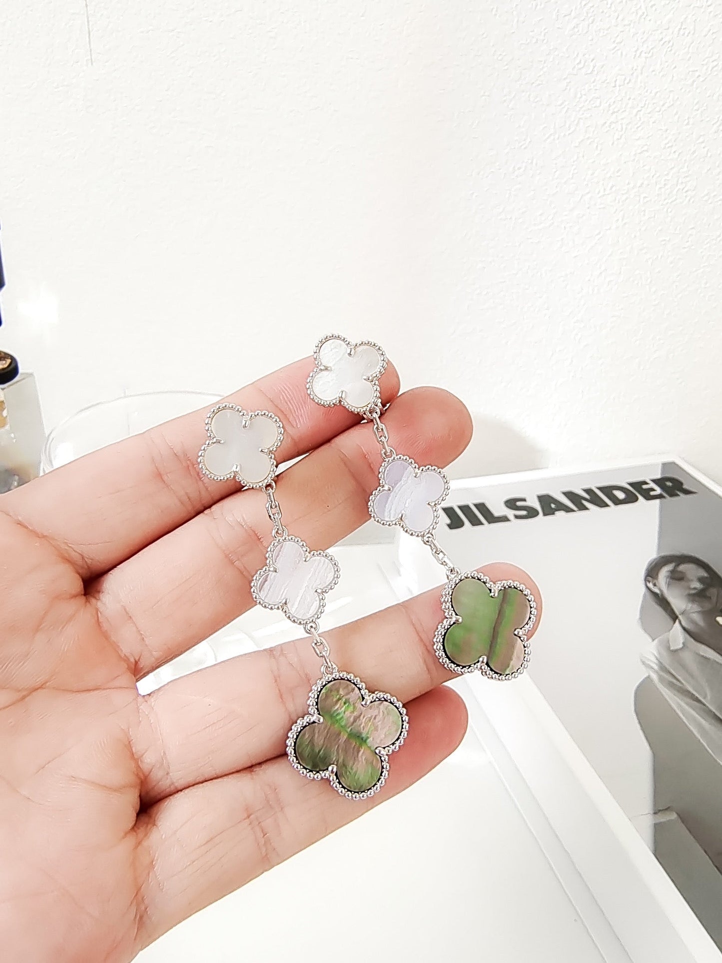 [Rose Tomorrow]CLOVER 3 MOTIFS CHALCEDONY DARK MOP SILVER EARRINGS