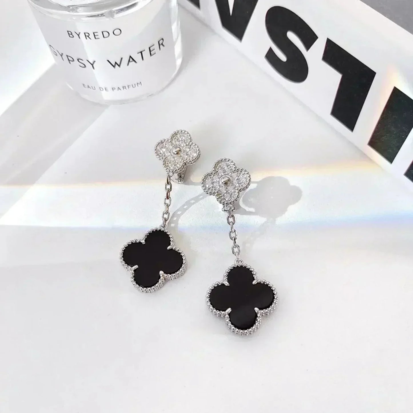 [Rose Tomorrow]CLOVER 2 MOTIFS  DIAMOND ONYX EARRINGS SILVER