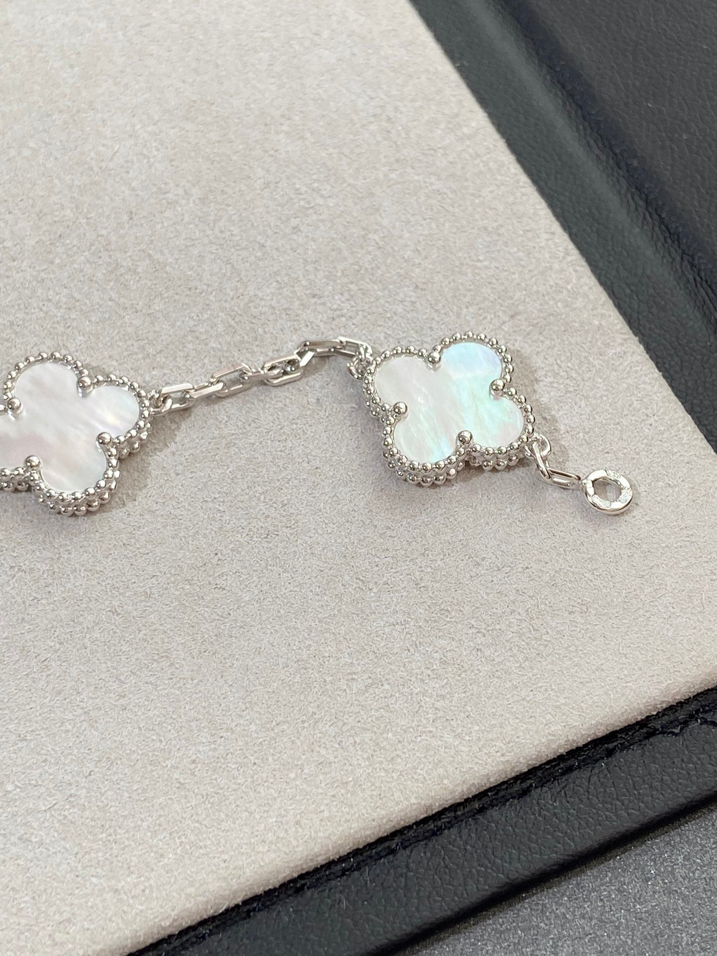 [Rose Tomorrow]CLOVER SILVER MOP 5 MOTIF BRACELET