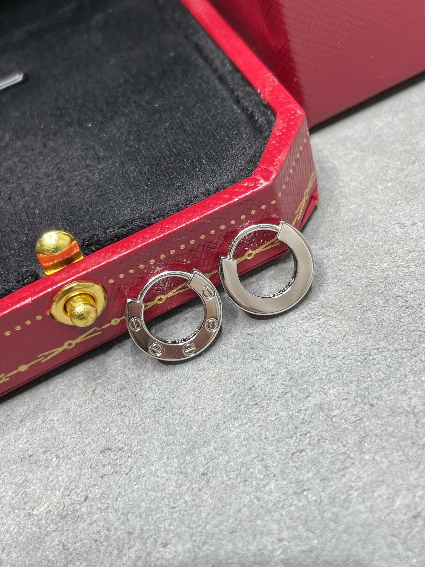 [Rose Tomorrow]LOVE MINI EARRINGS