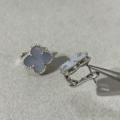 [Rose Tomorrow]CLOVER CHALCEDONY SILVER STUD EARRINGS