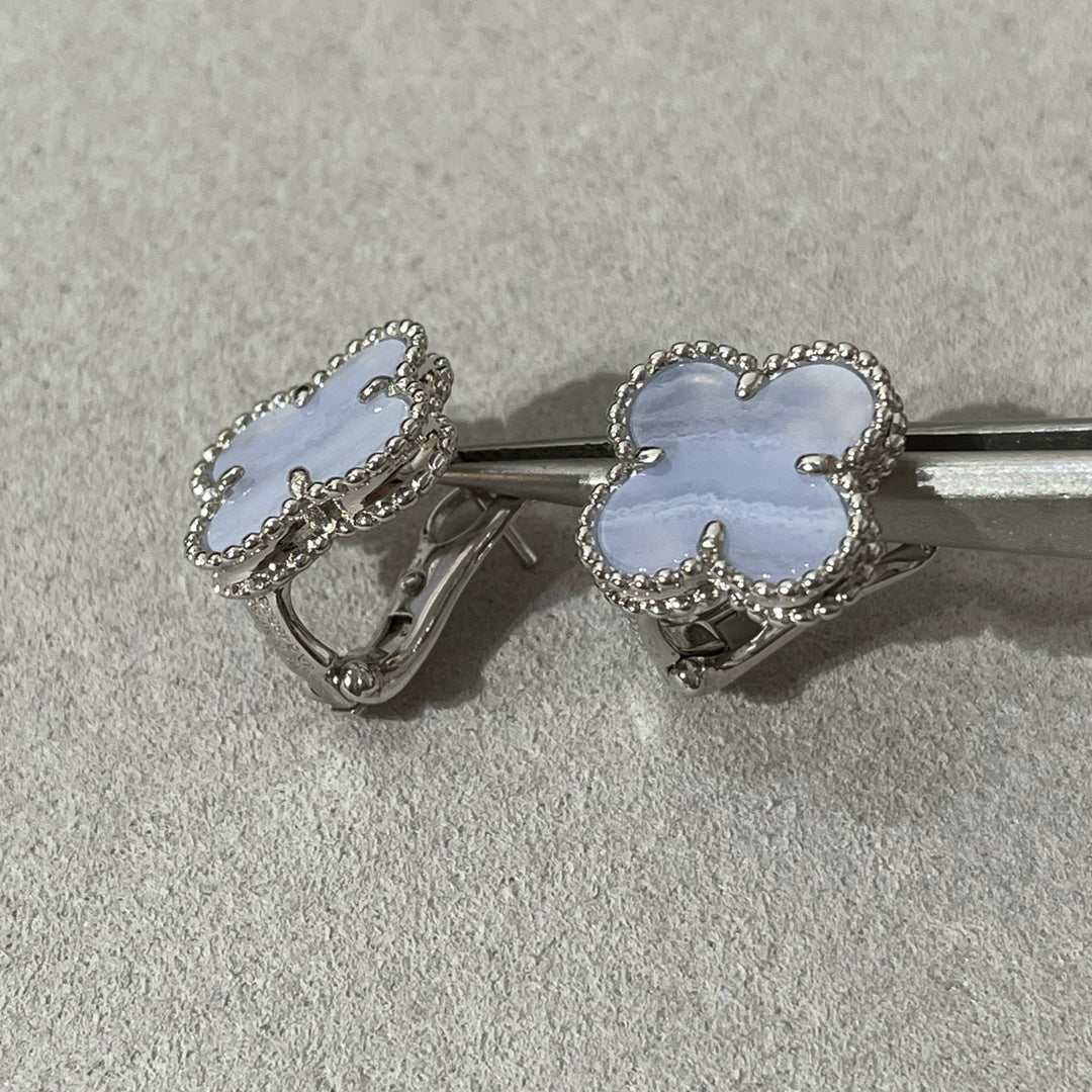 [Rose Tomorrow]CLOVER CHALCEDONY SILVER STUD EARRINGS