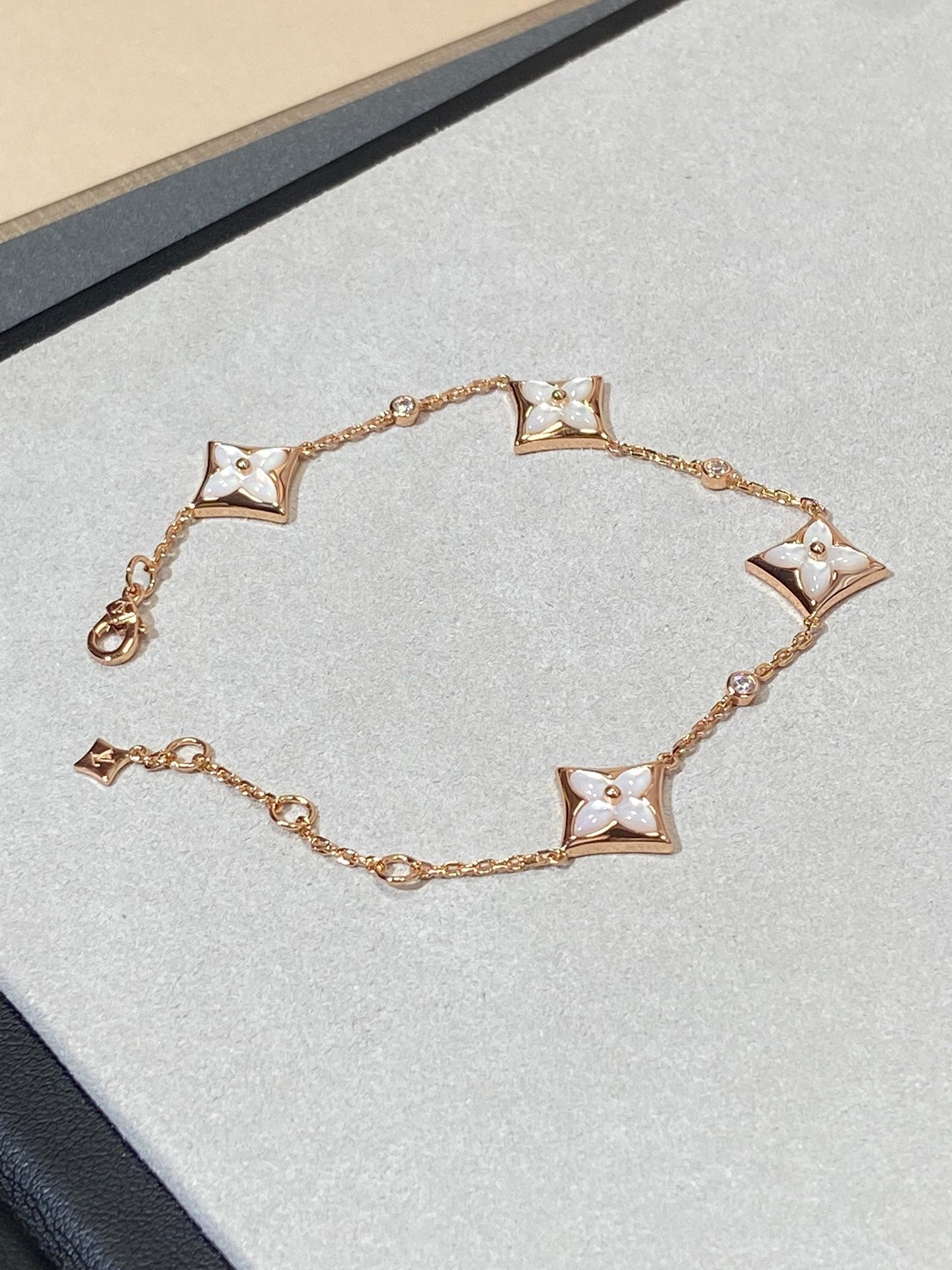 [Rose Tomorrow]STAR 4 MOTIF MOP DIAMOND PINK GOLD BRACELET