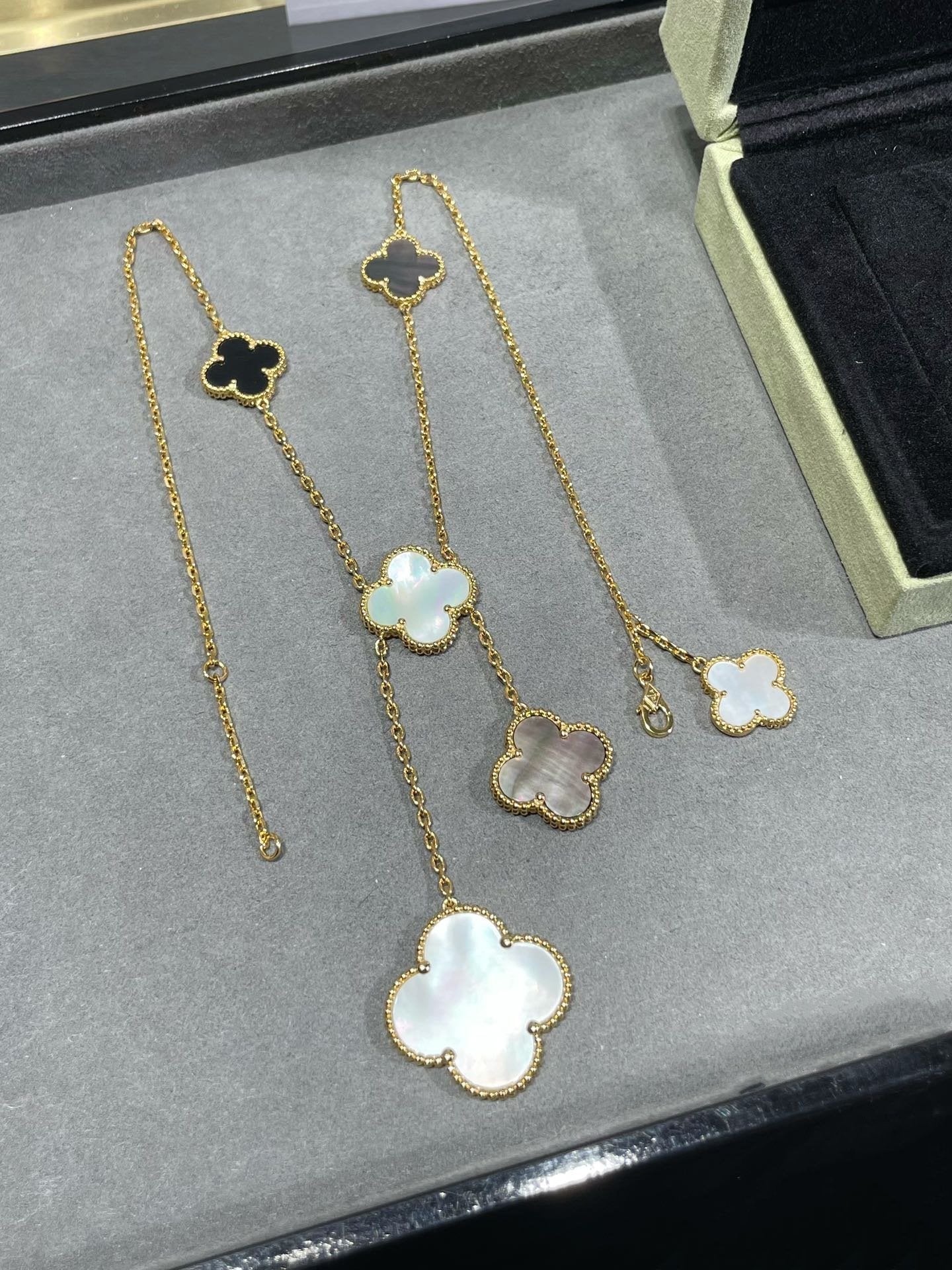 [Rose Tomorrow]CLOVER 6 MOTIF MOP ONYX GOLD NECKLACE