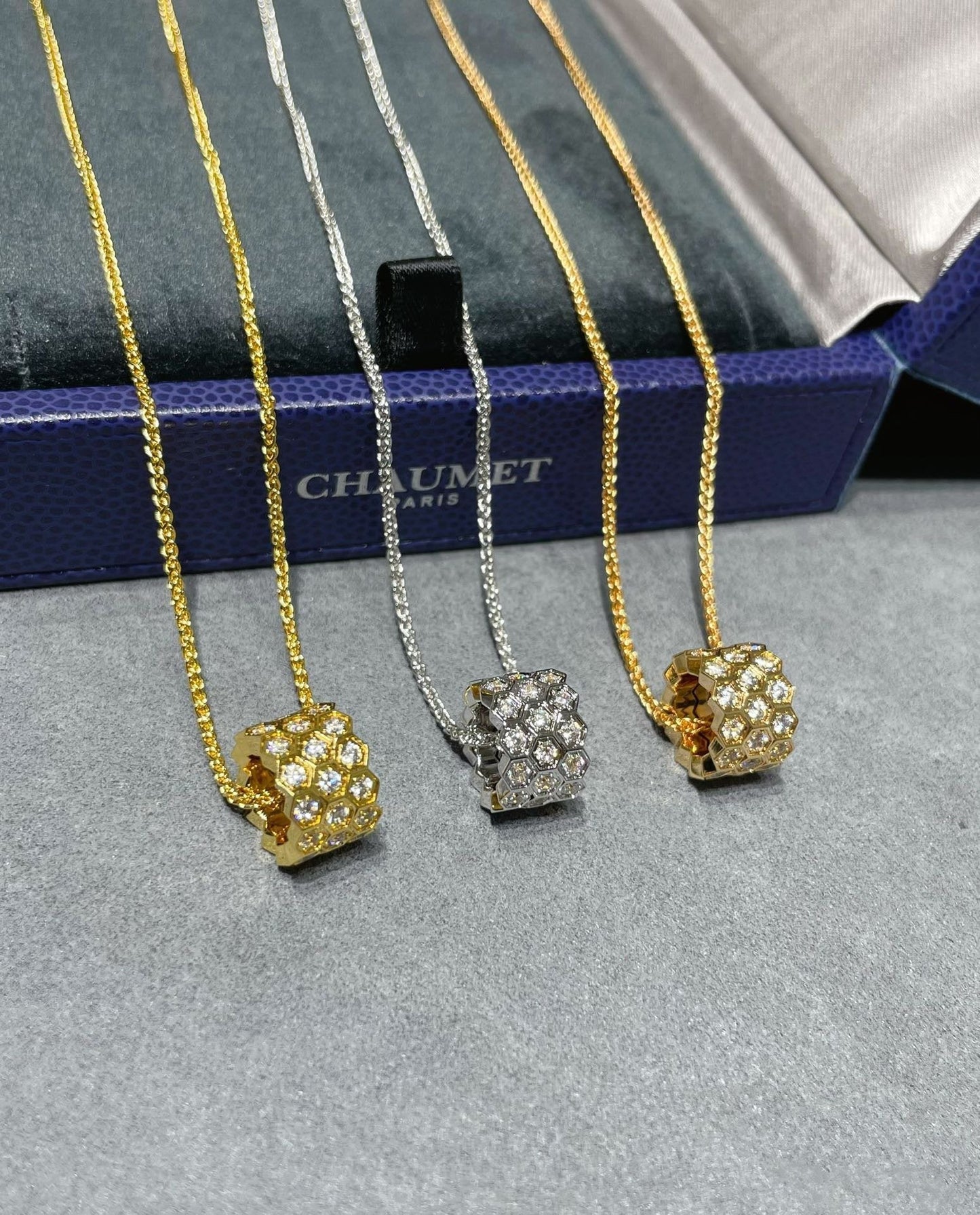 [Rose Tomorrow]BEE LOVE DIAMOND PAVED 3 ROW NECKLACE