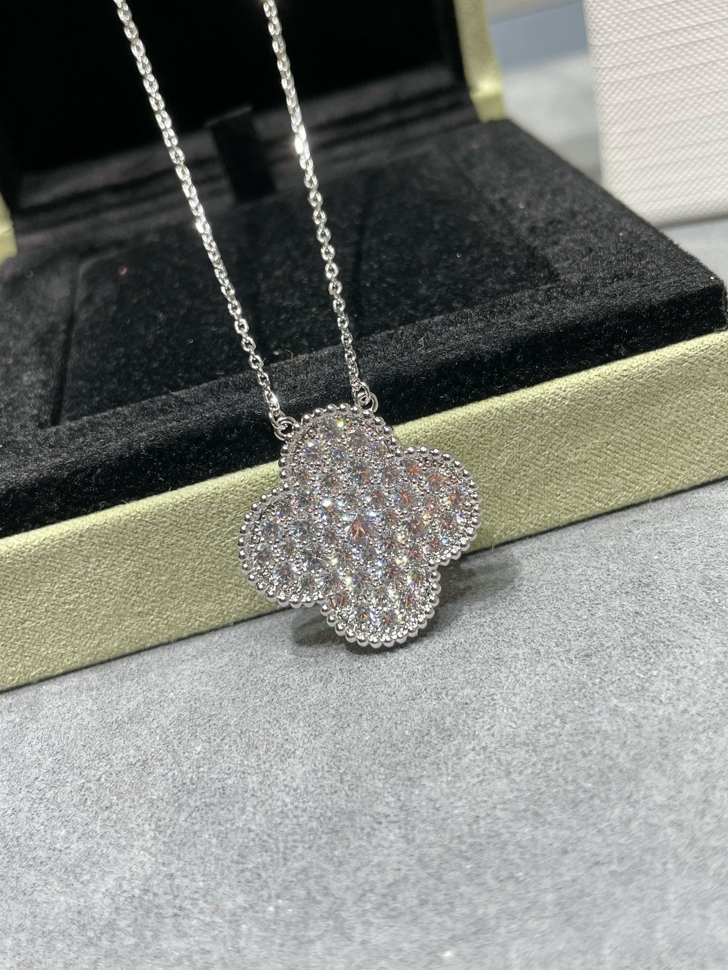 [Rose Tomorrow]CLOVER 25MM LARGE PENDANT DIAMOND PAVED SILVER NECKLACE