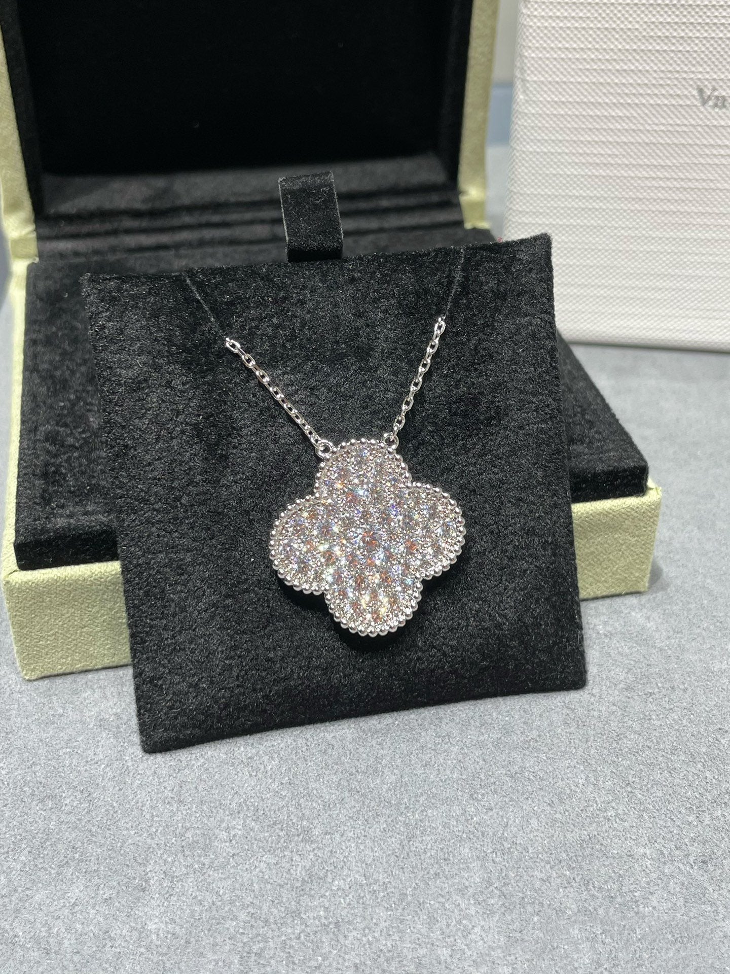 [Rose Tomorrow]CLOVER 25MM LARGE PENDANT DIAMOND PAVED SILVER NECKLACE