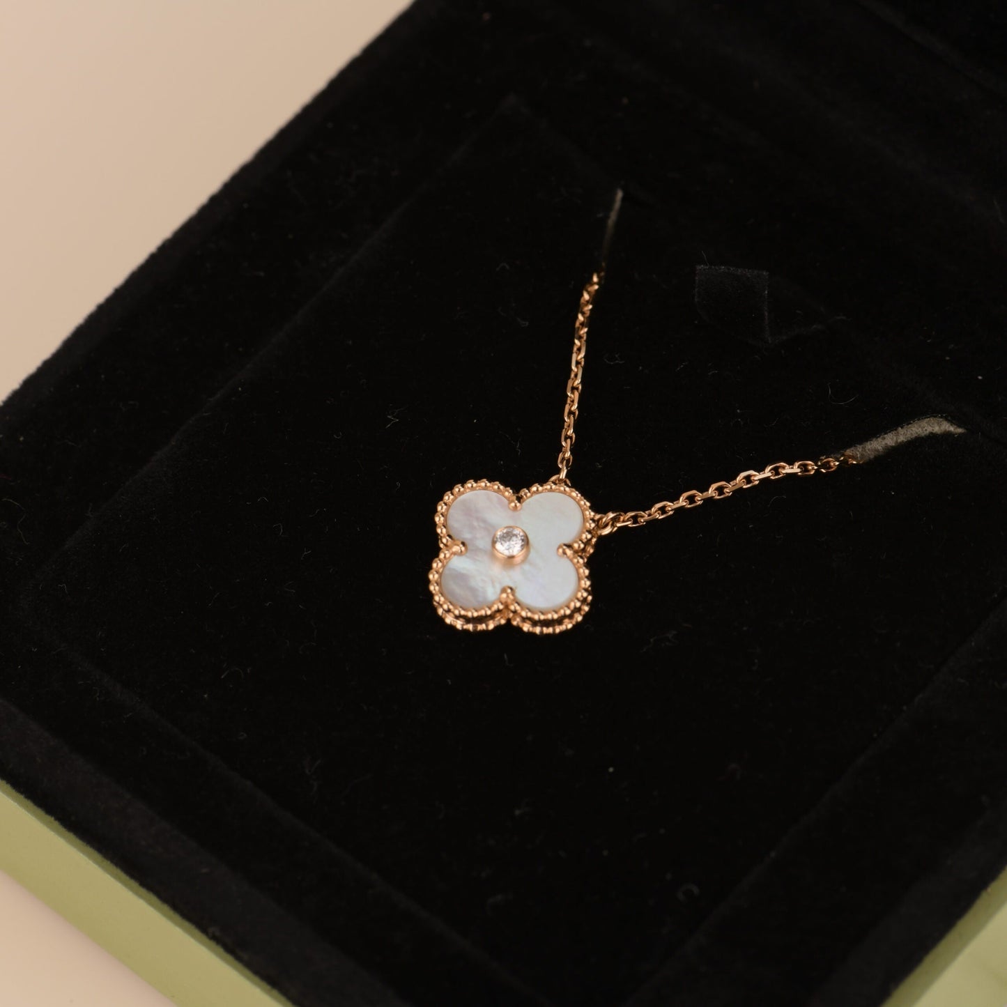 [Rose Tomorrow]CLOVER 15MM DIAMOND WHITE FRITILLARIA NECKLACE