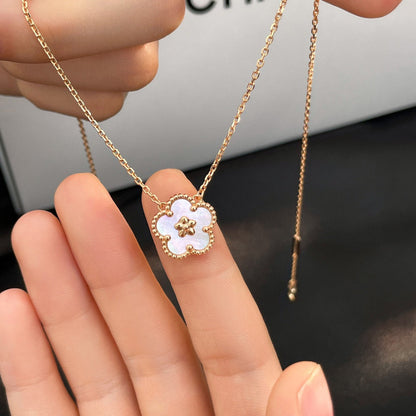 [Rose Tomorrow]LUCKY  WHITE MOP  PLUM BLOSSOM NECKLACE