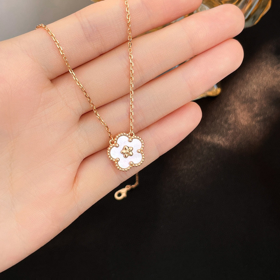 [Rose Tomorrow]LUCKY  WHITE MOP  PLUM BLOSSOM NECKLACE