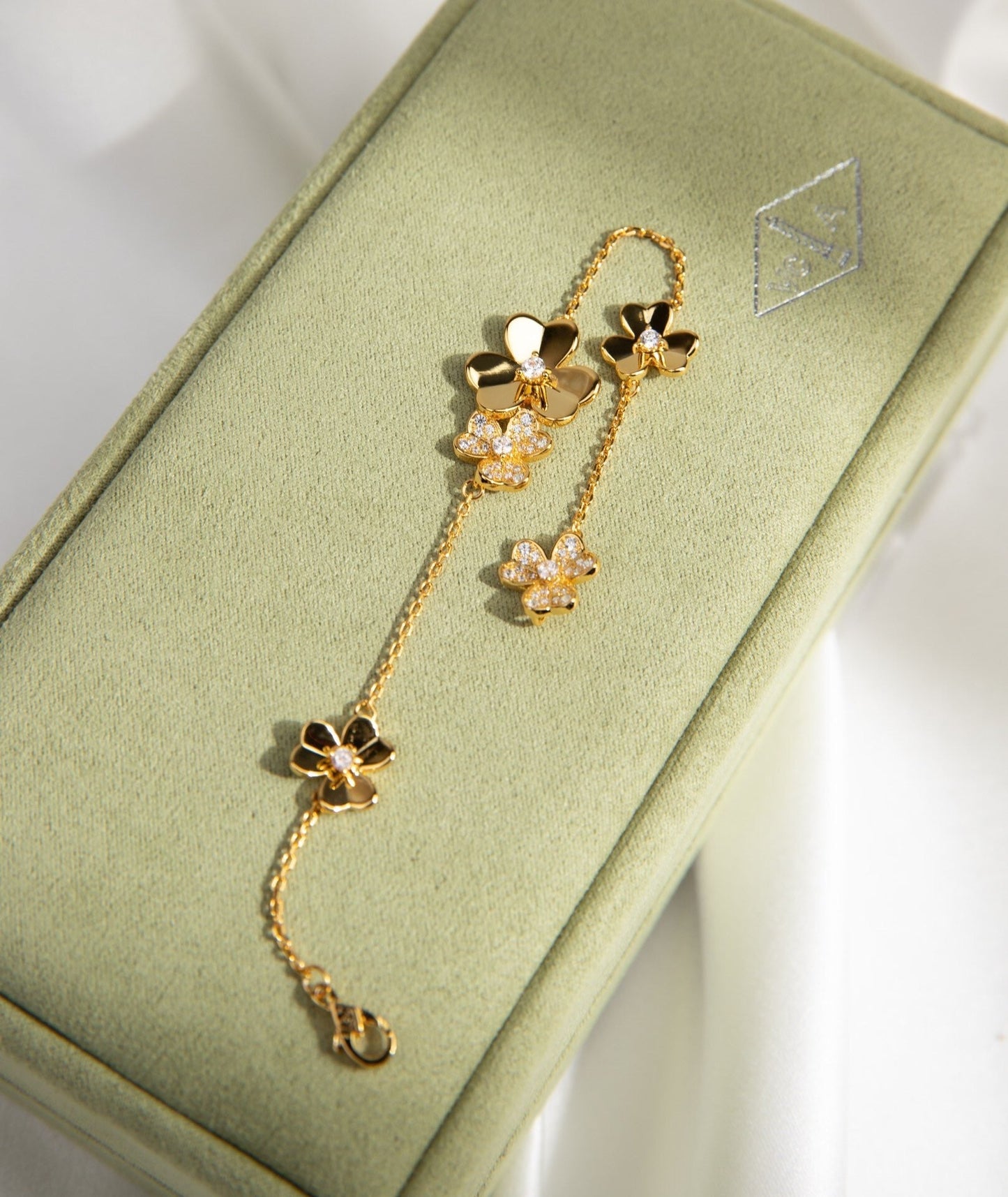 [Meteor Jewellery] 5 Flower Gold Flower Diamond Bracelet