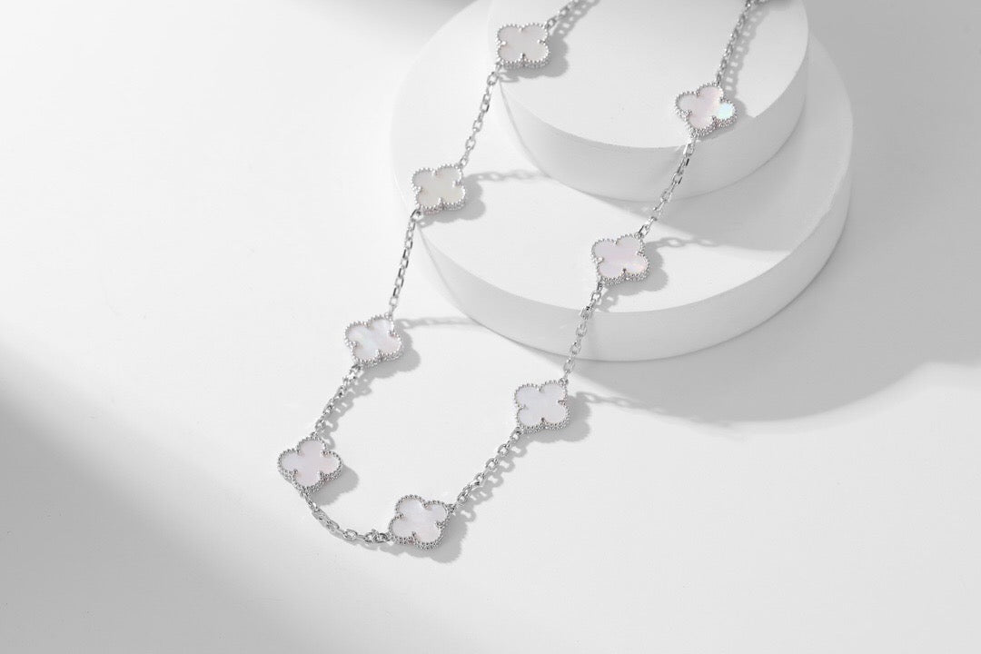 [Rose Tomorrow] Clover 10 Flower White Mother of Pearl Necklace. Silver.