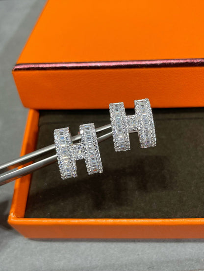 [Rose Tomorrow]H STUD EARRINGS WITH SILVER DIAMONDS