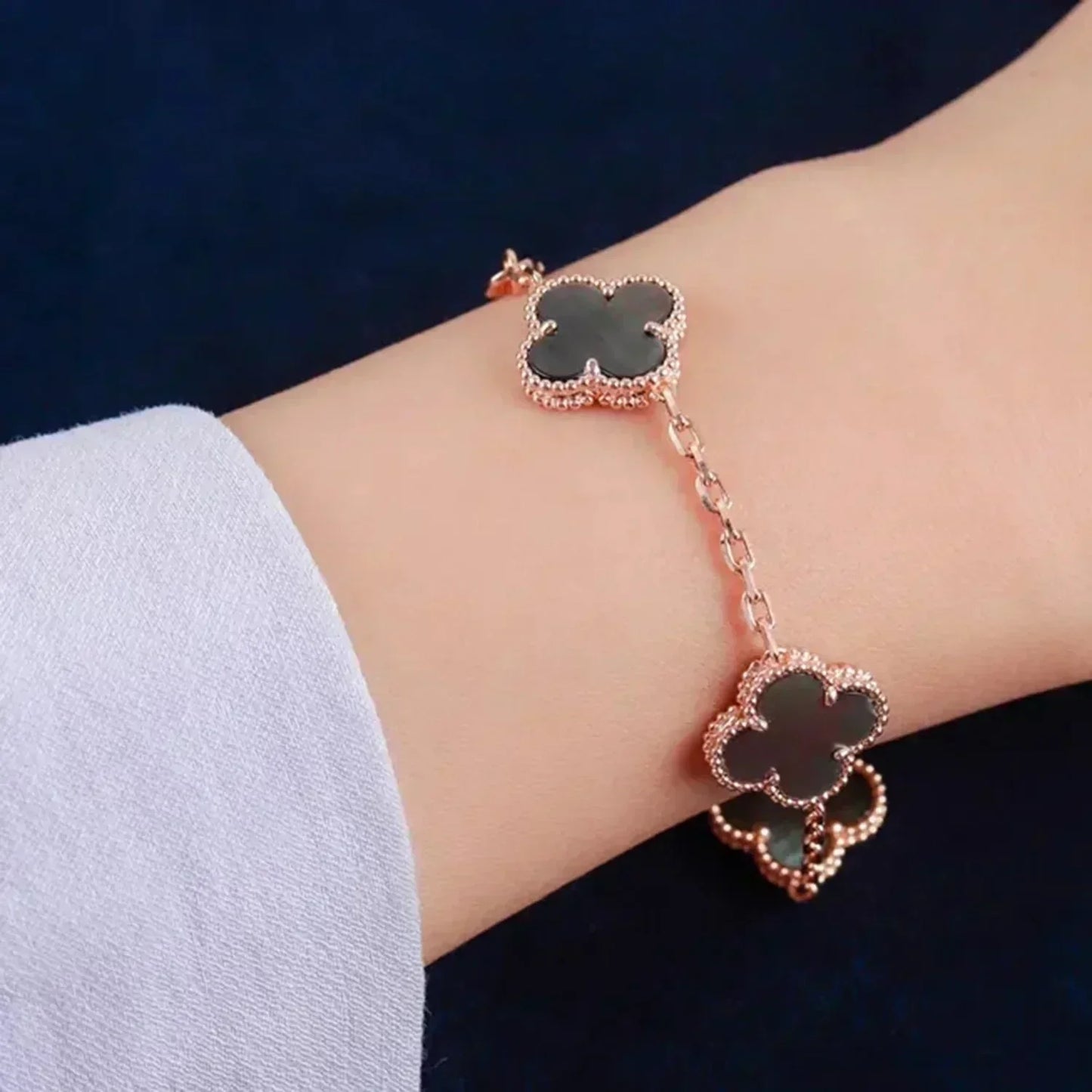 [Rose Tomorrow]CLOVER 5 MOTIF GRAY MOP  BRACELET