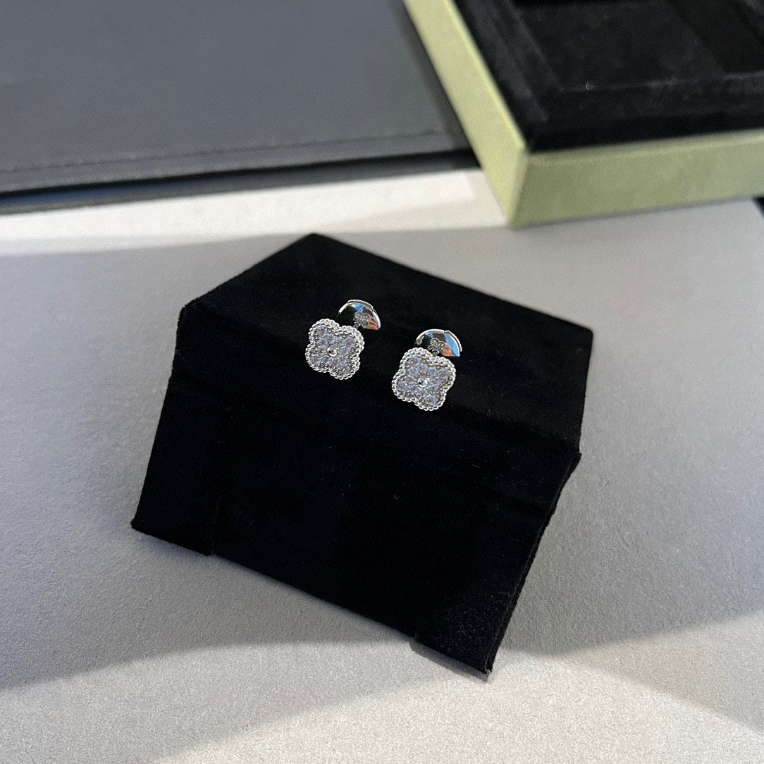 [Rose Tomorrow]CLOVER MINI DIAMOND STUD EARRINGS